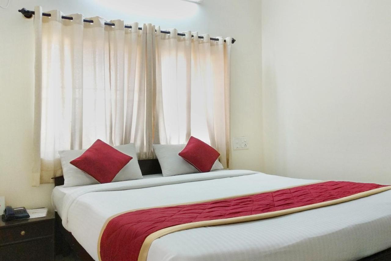 העיר בנגלור Super Oyo Capital O Premium Hotel Victoria Heights Near Sri Someshwara Swami Temple מראה חיצוני תמונה