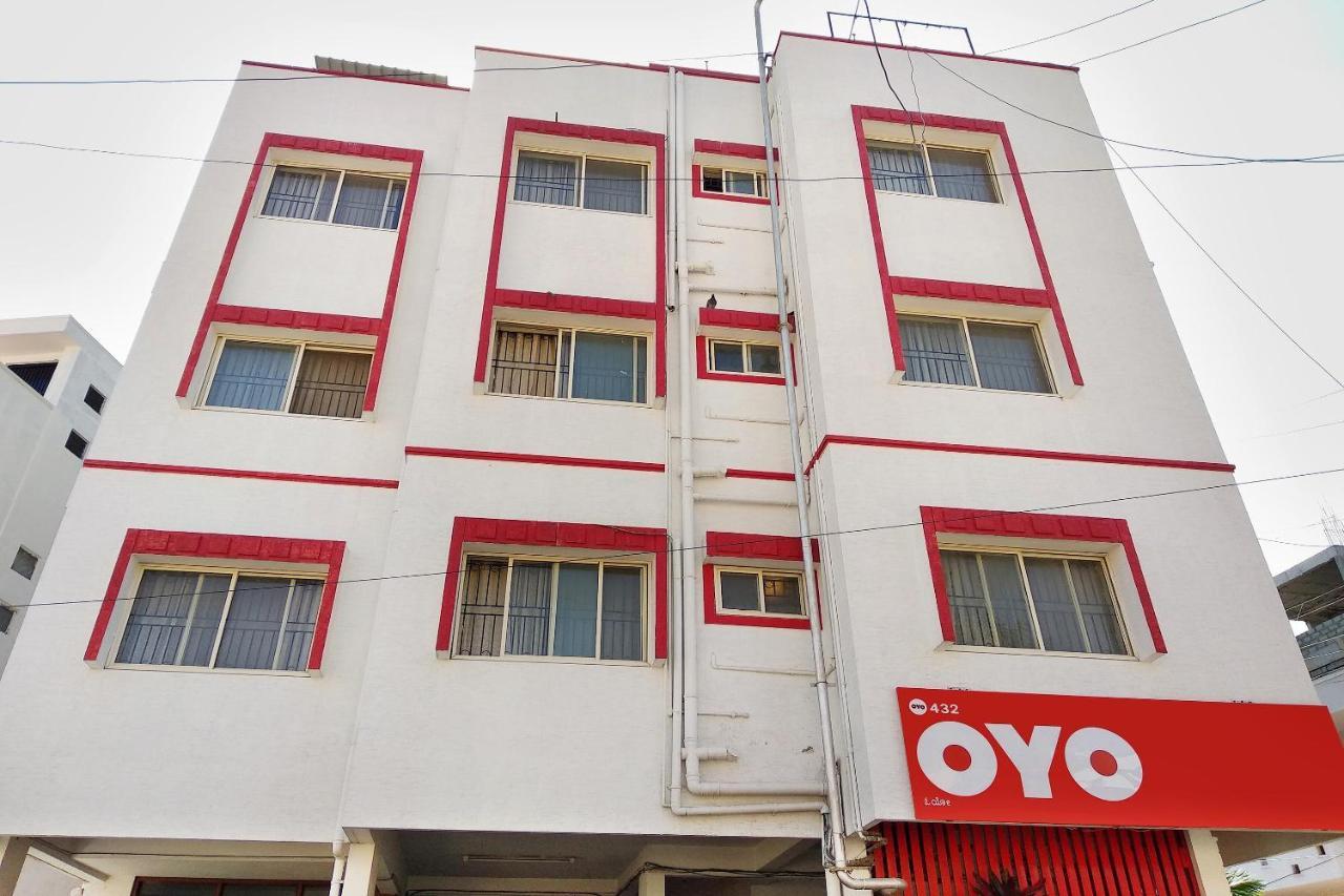 העיר בנגלור Super Oyo Capital O Premium Hotel Victoria Heights Near Sri Someshwara Swami Temple מראה חיצוני תמונה